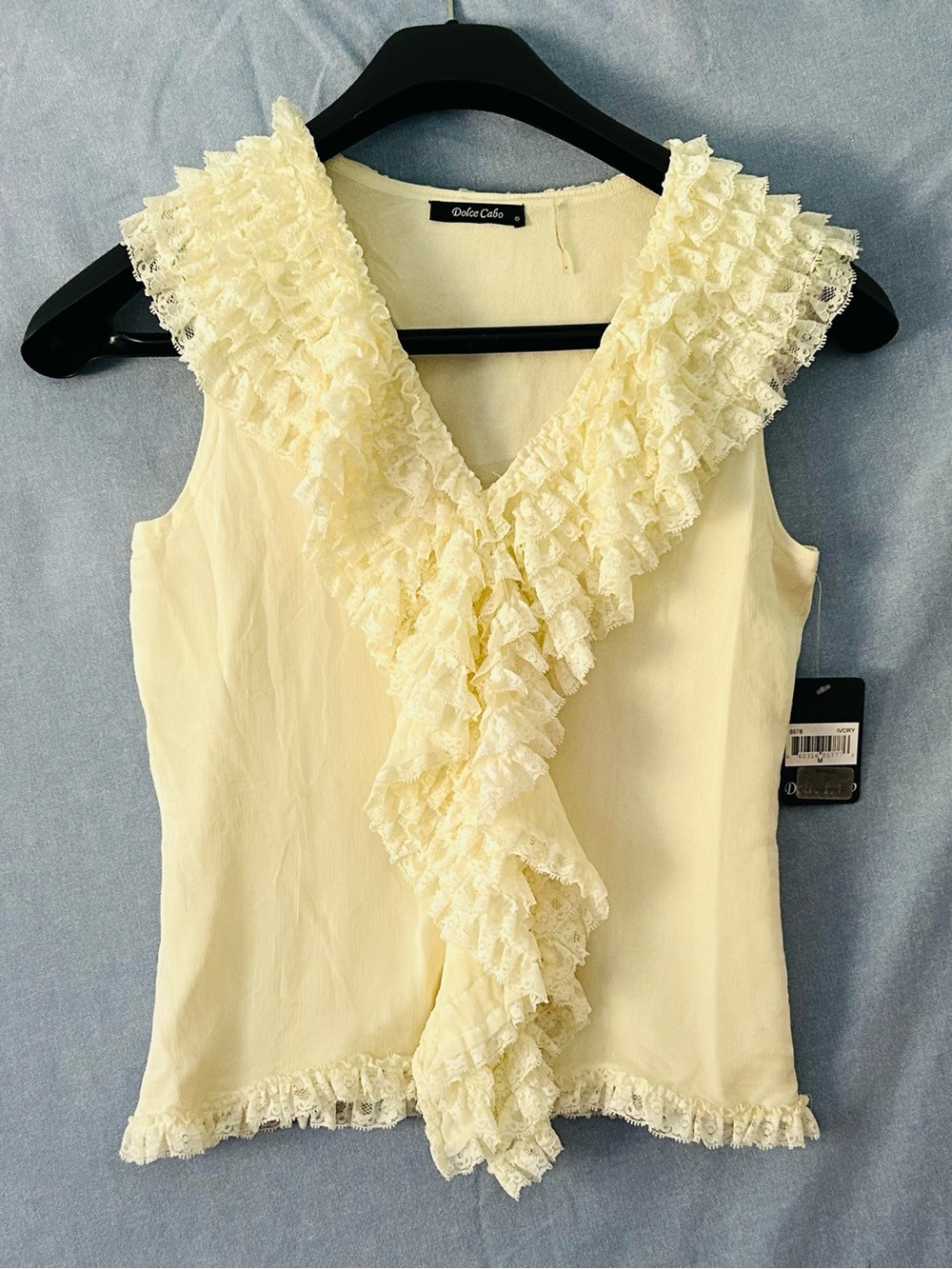 VTG Dolce Cabo Cream Ruffled V-Neck Sleeveless Top SZ Medium